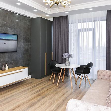 Double Skyhouse Exclusive Apartments คีชีเนา ภายนอก รูปภาพ