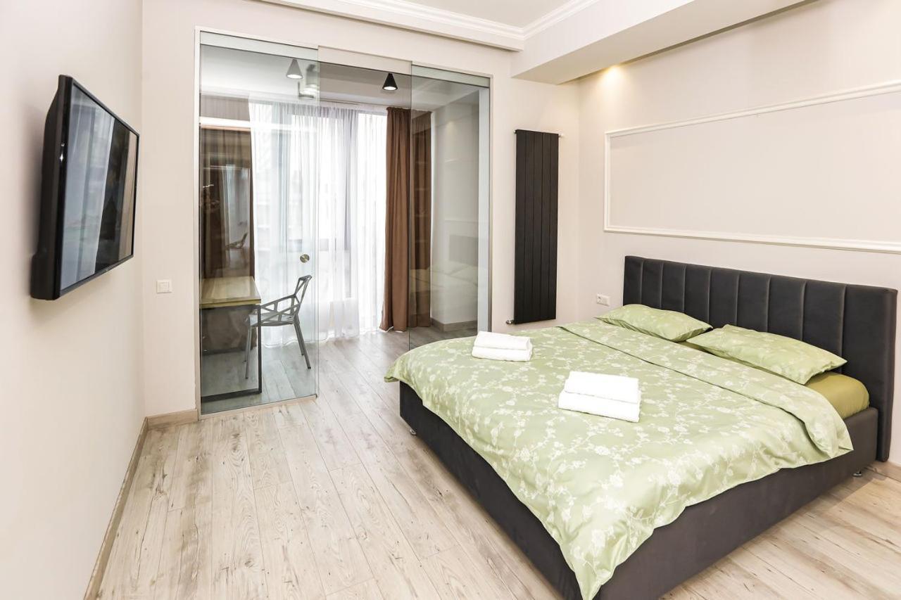 Double Skyhouse Exclusive Apartments คีชีเนา ภายนอก รูปภาพ