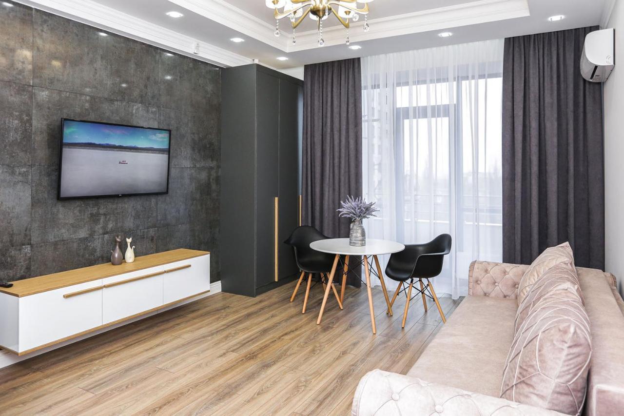 Double Skyhouse Exclusive Apartments คีชีเนา ภายนอก รูปภาพ
