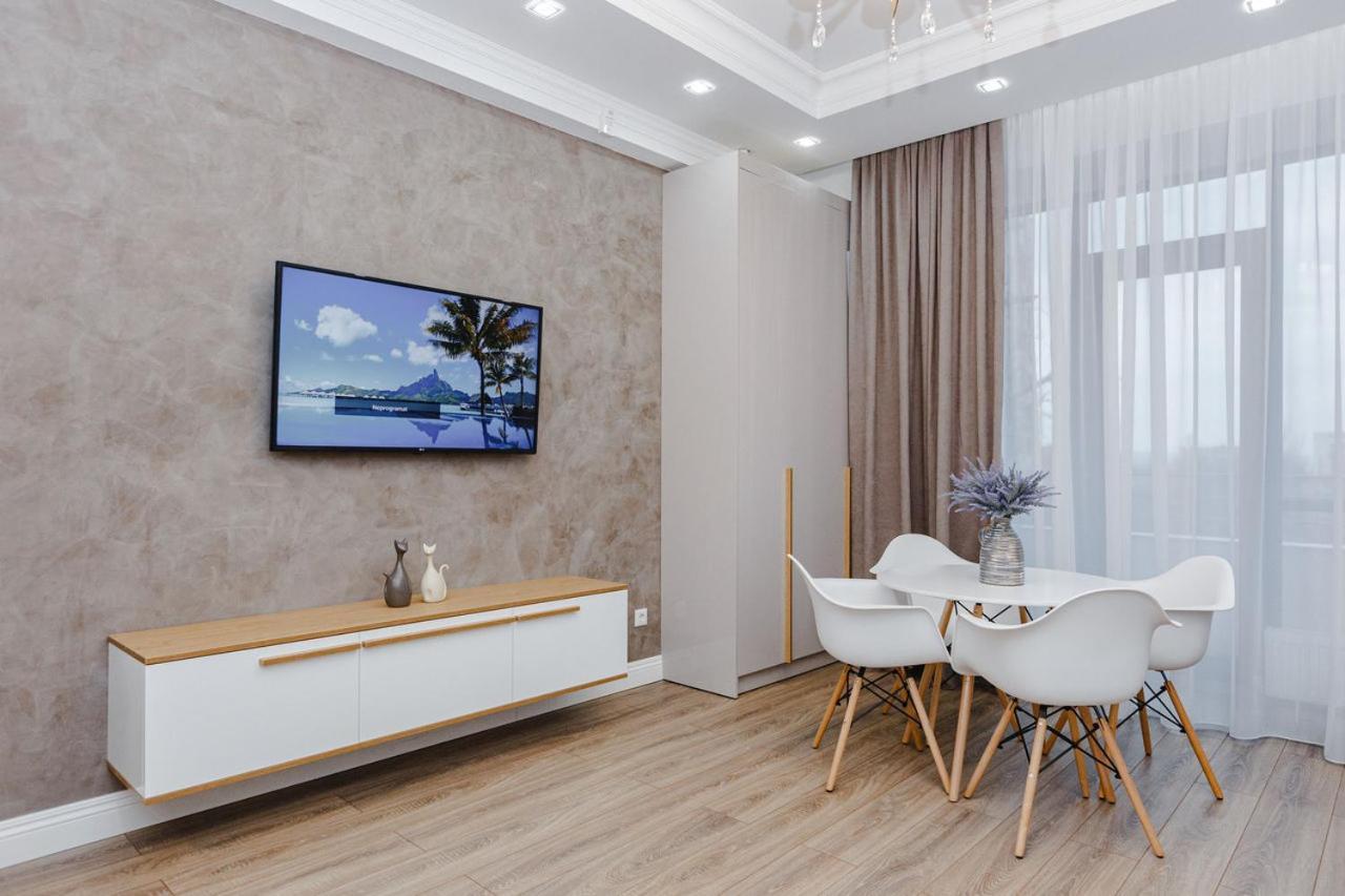Double Skyhouse Exclusive Apartments คีชีเนา ภายนอก รูปภาพ
