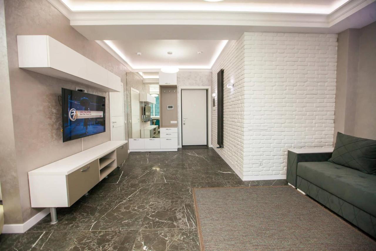 Double Skyhouse Exclusive Apartments คีชีเนา ภายนอก รูปภาพ
