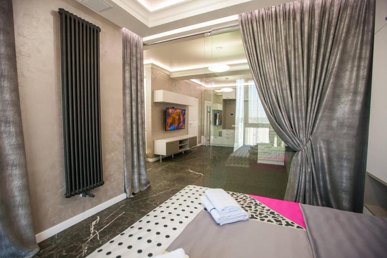 Double Skyhouse Exclusive Apartments คีชีเนา ภายนอก รูปภาพ
