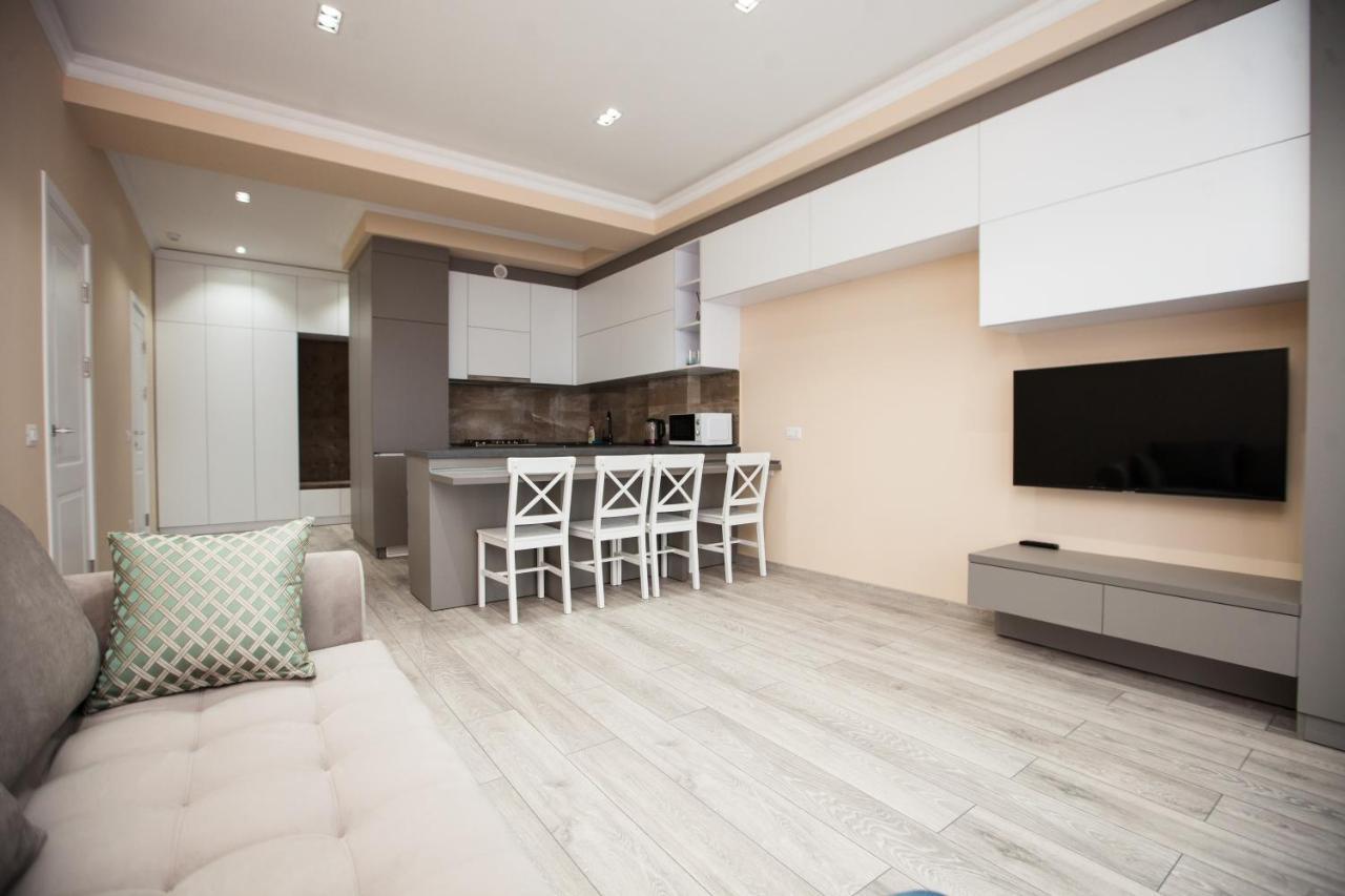 Double Skyhouse Exclusive Apartments คีชีเนา ภายนอก รูปภาพ