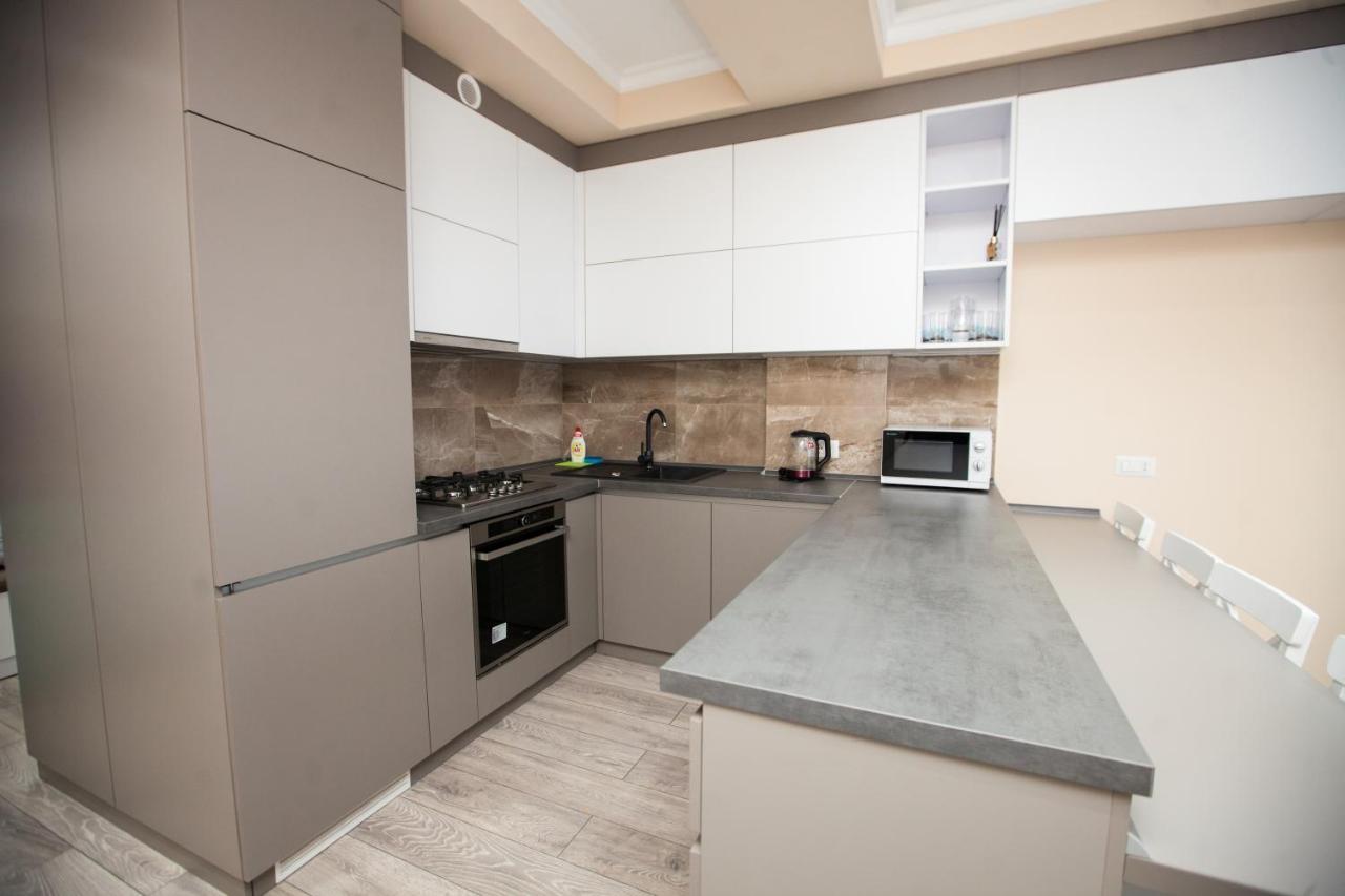 Double Skyhouse Exclusive Apartments คีชีเนา ภายนอก รูปภาพ