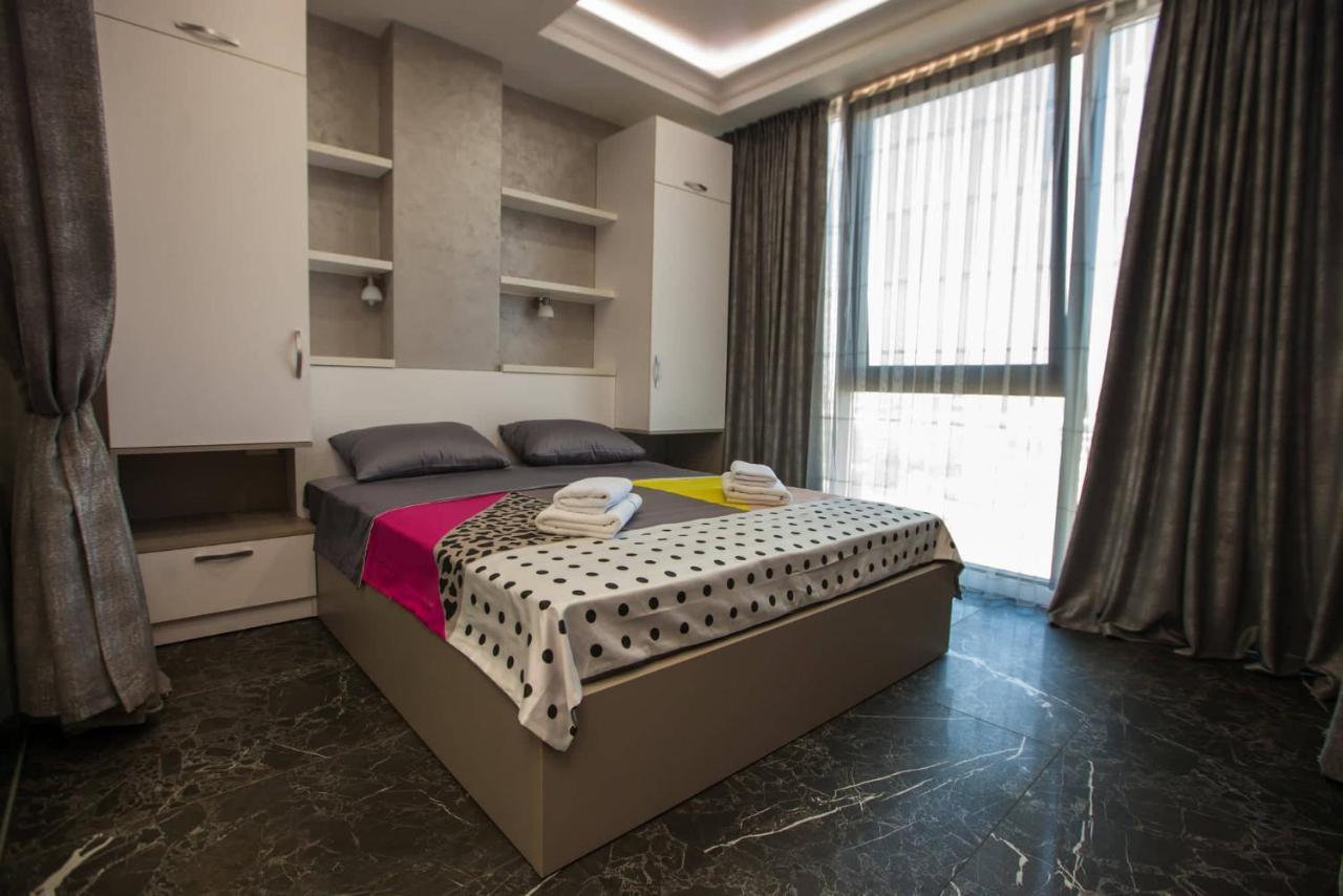 Double Skyhouse Exclusive Apartments คีชีเนา ภายนอก รูปภาพ