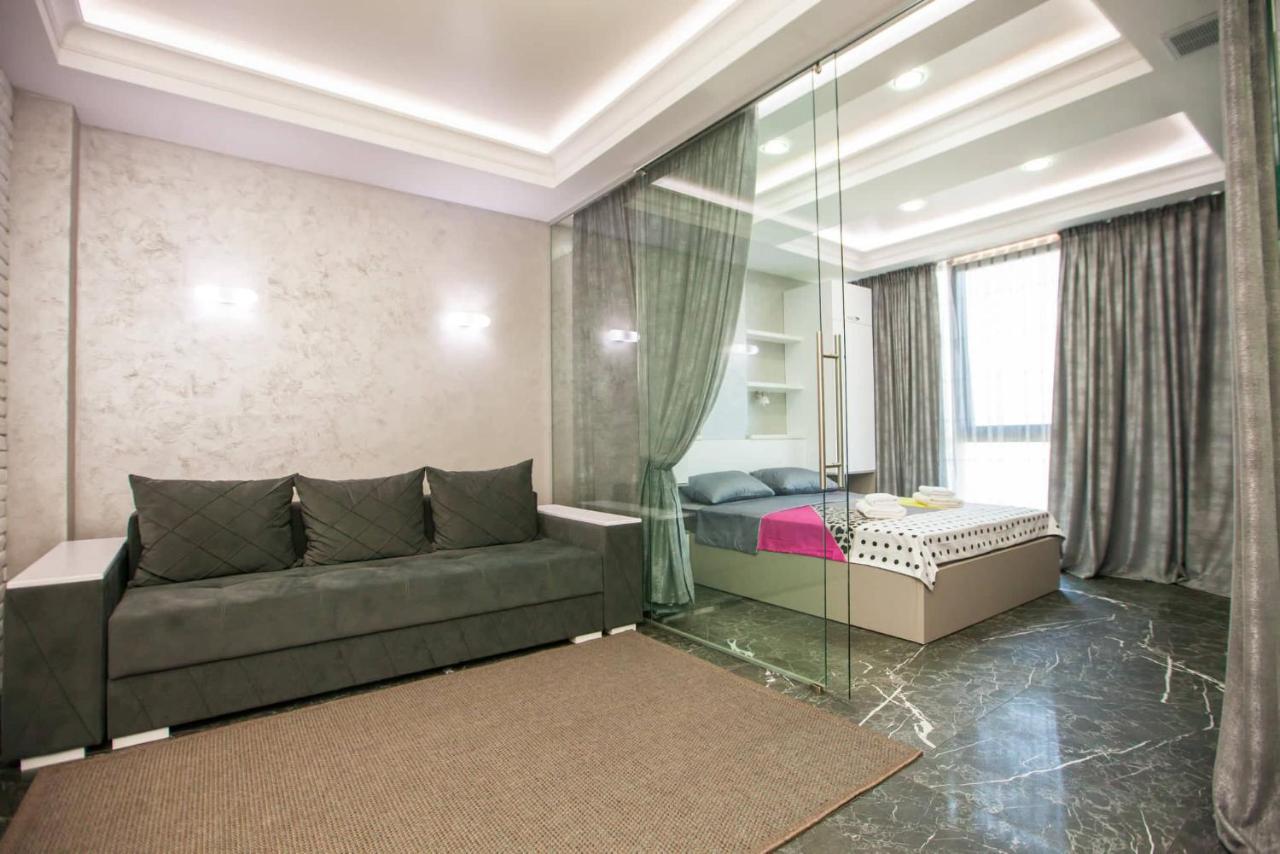 Double Skyhouse Exclusive Apartments คีชีเนา ภายนอก รูปภาพ