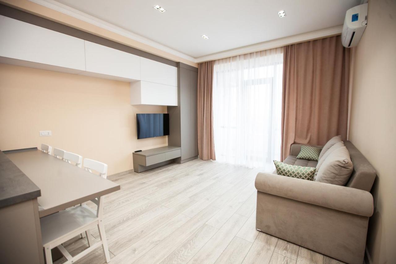 Double Skyhouse Exclusive Apartments คีชีเนา ภายนอก รูปภาพ