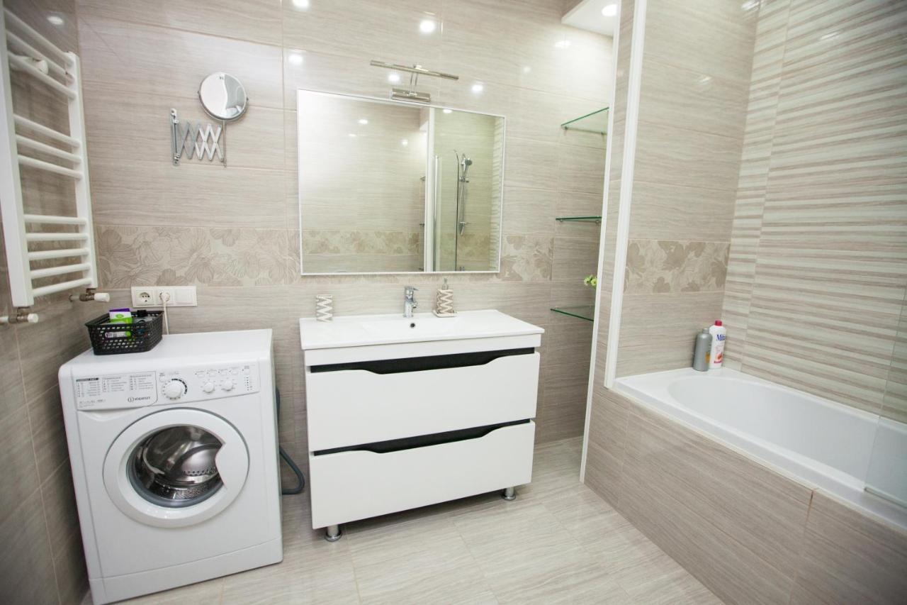 Double Skyhouse Exclusive Apartments คีชีเนา ภายนอก รูปภาพ