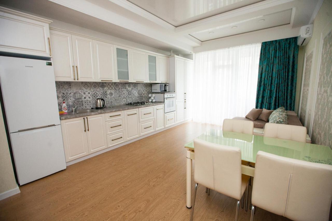 Double Skyhouse Exclusive Apartments คีชีเนา ภายนอก รูปภาพ