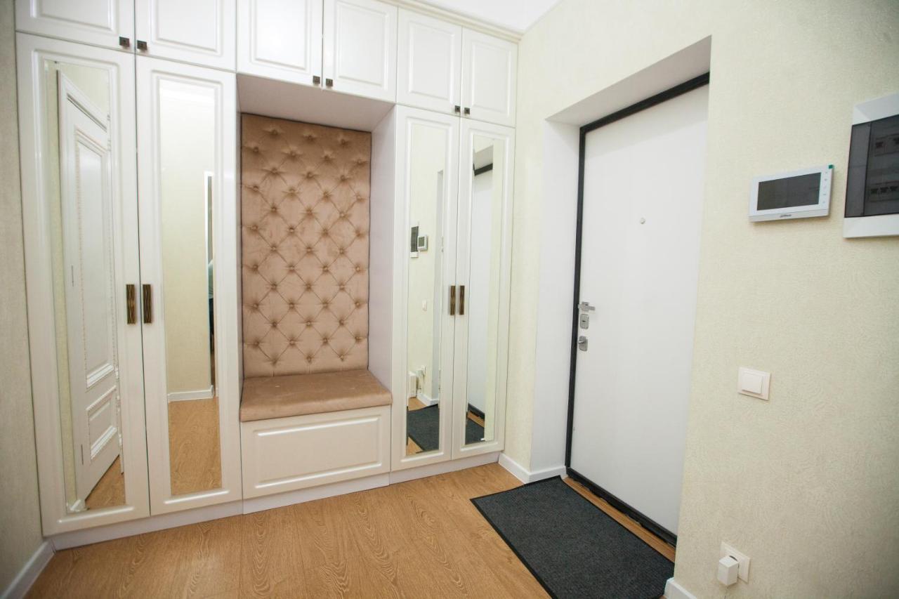 Double Skyhouse Exclusive Apartments คีชีเนา ภายนอก รูปภาพ