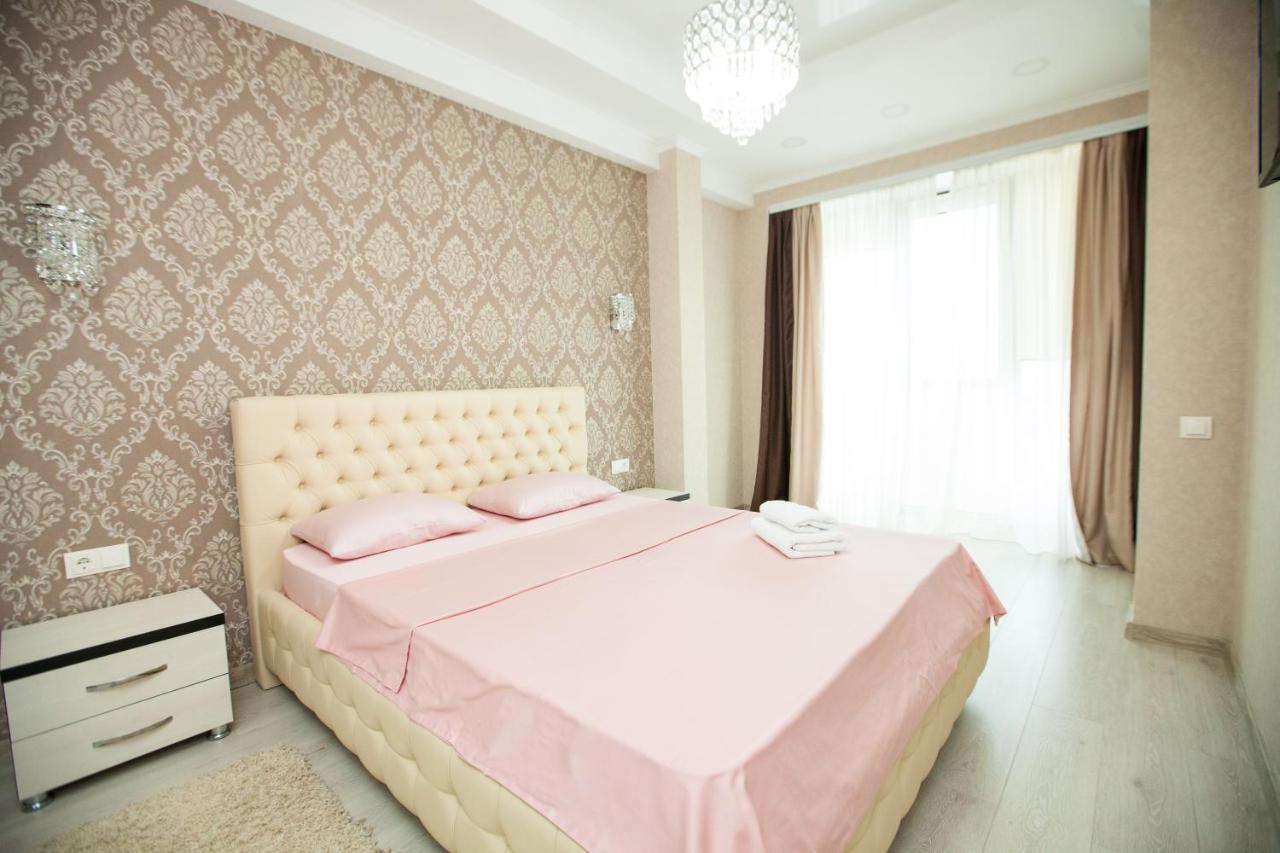 Double Skyhouse Exclusive Apartments คีชีเนา ภายนอก รูปภาพ