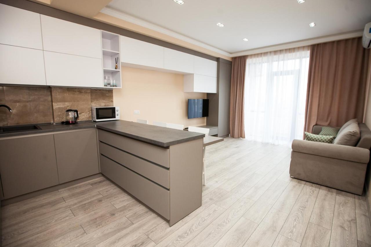Double Skyhouse Exclusive Apartments คีชีเนา ภายนอก รูปภาพ