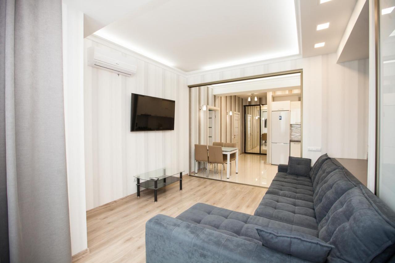 Double Skyhouse Exclusive Apartments คีชีเนา ภายนอก รูปภาพ