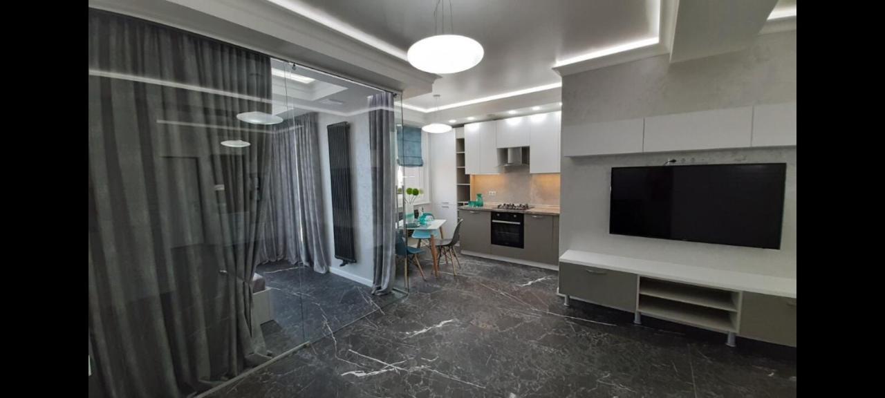 Double Skyhouse Exclusive Apartments คีชีเนา ภายนอก รูปภาพ